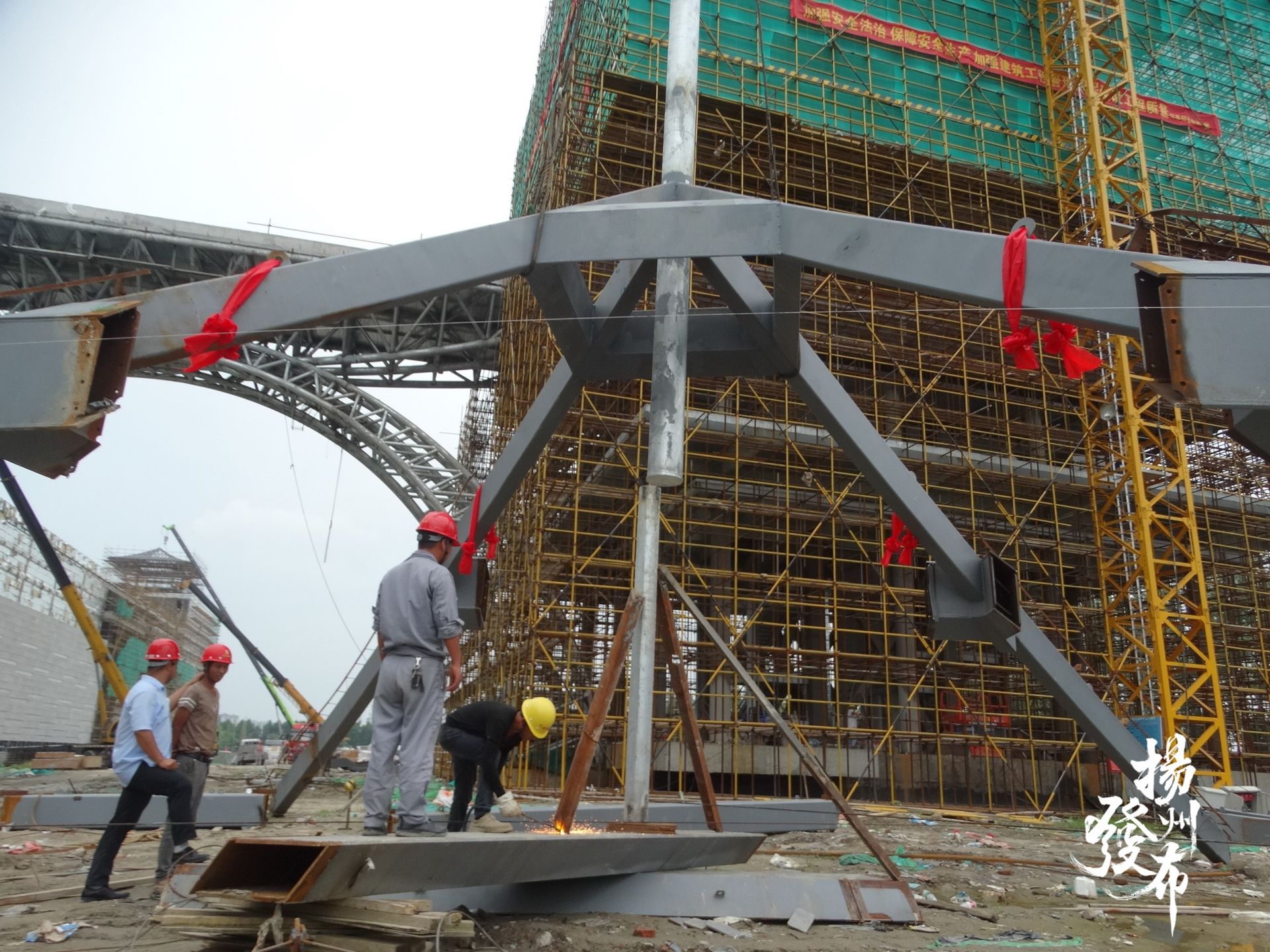 百米高中国大运河博物馆大运塔的钢结构“